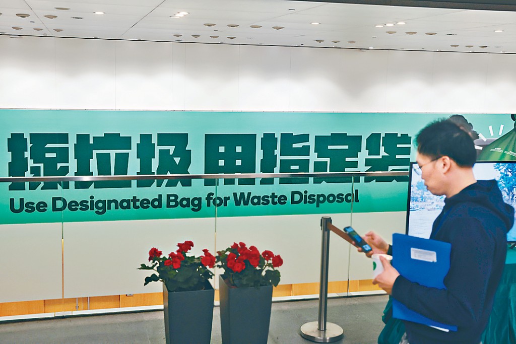 為了讓市民了解徵費的實際操作，政府各部門在4月起會「先試先行」。