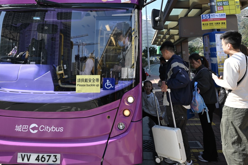 新修訂的《道路交通規例》1月25日實施。 新修訂的《道路交通規例》1月25日實施。