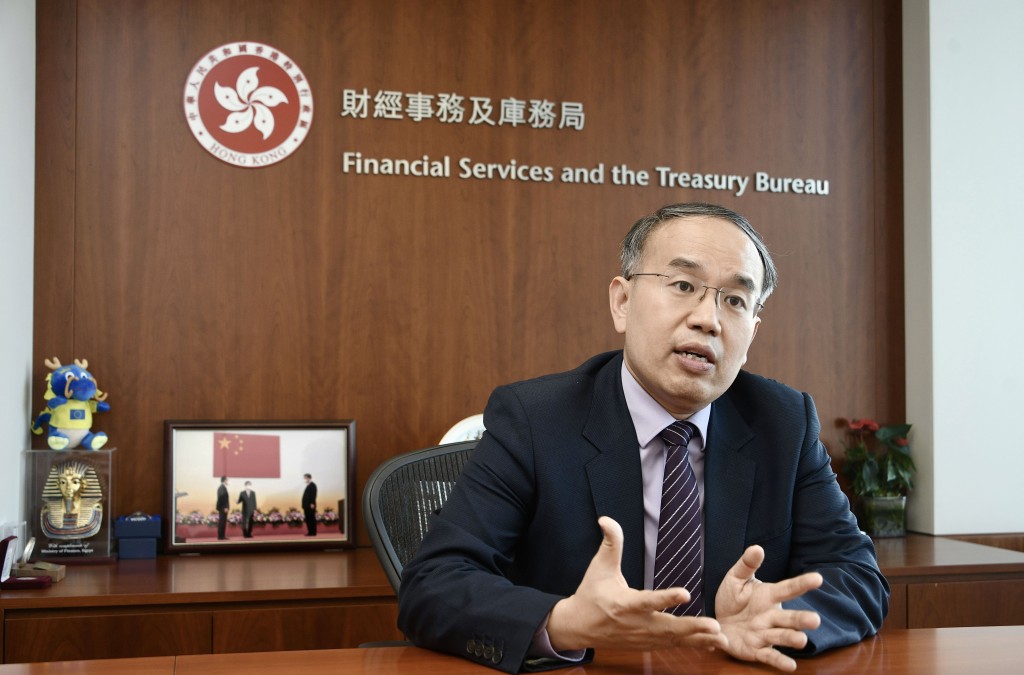 許正宇表示,目標在今年內批出的穩定幣牌照數目會是「個位數」。 許正宇表示,目標在今年內批出的穩定幣牌照數目會是「個位數」。