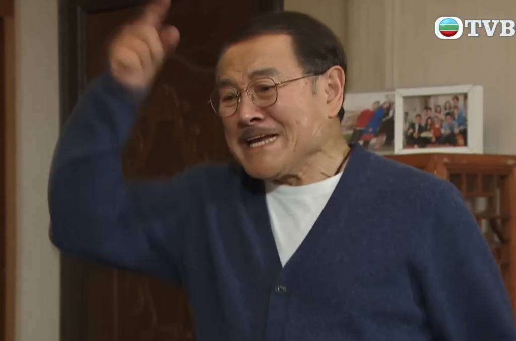 港爸60岁退休叹难再就业！遭月入$4万儿子1句伤透心？网民安慰：佢搞掂自己已经好好（《爱回家》剧照）