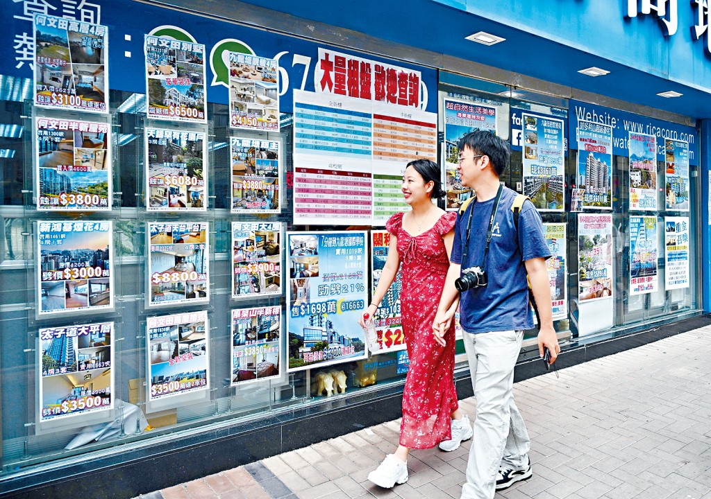 新盤報捷及拆息低企等帶動，準買家回流二手市場覓盤，帶動屋苑睇樓活動。