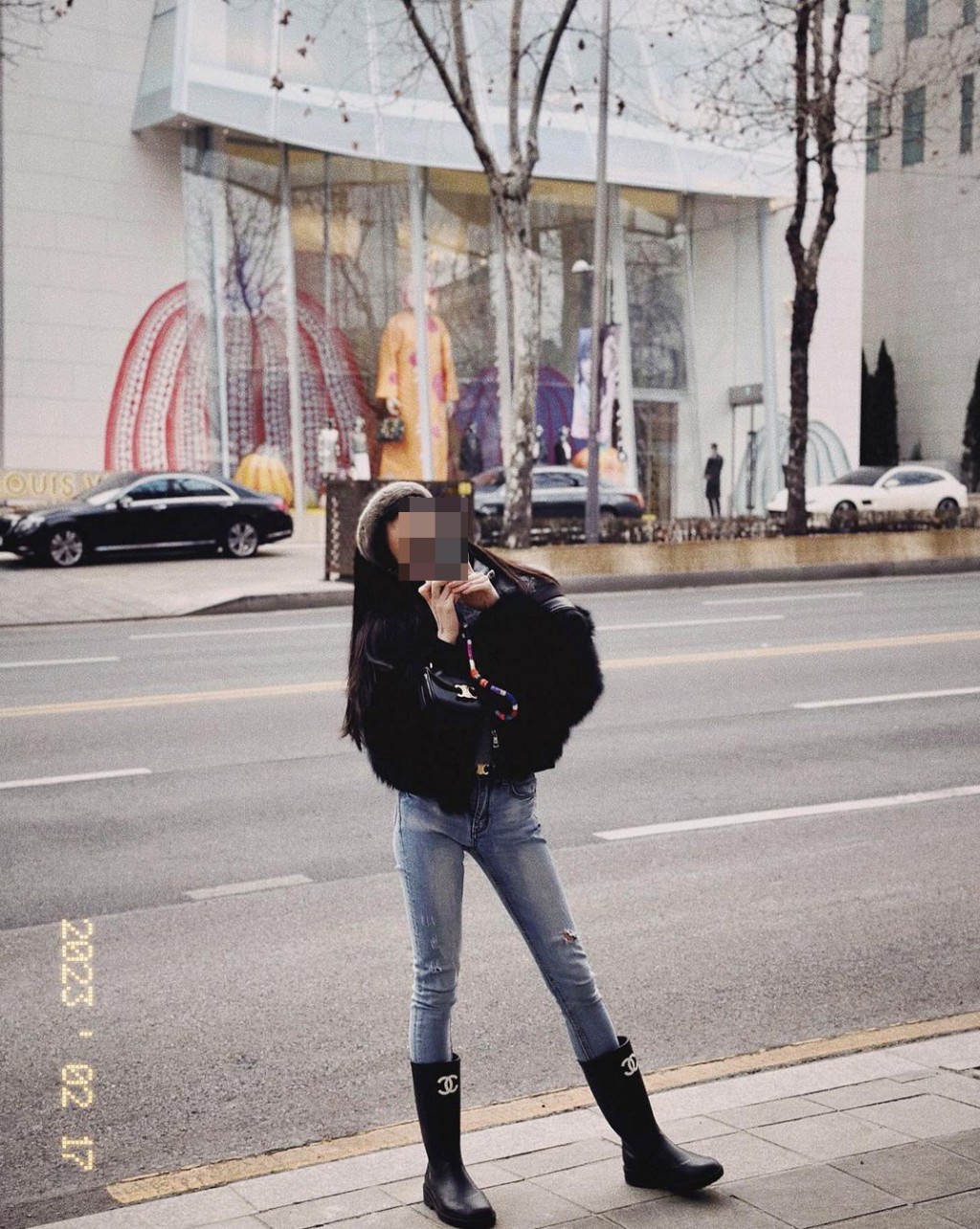 兩周前，潘女遊首爾，潘女胞姊亦曾晒出在首爾拍照的照片。