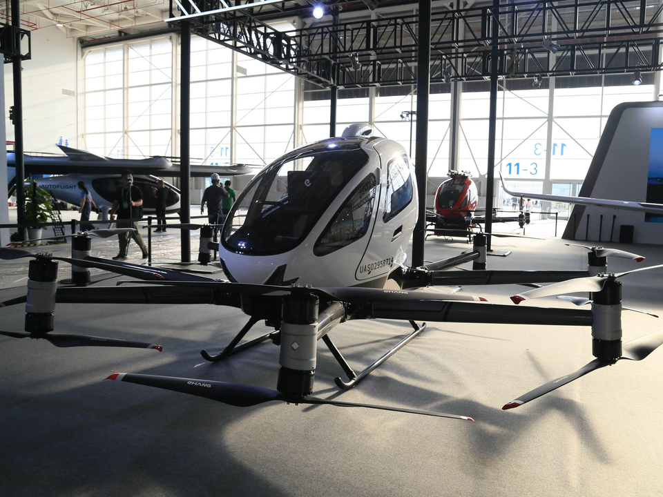 《界面新聞》報道引述eVTOL龍頭企業之一的上海沃蘭特航空技術公司合伙人黃小飛表示，他們的飛行器5分鐘時間能夠飛20公里，單座成本約50元到60元人民幣。