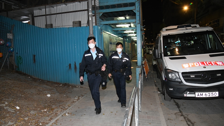 警方到場調查，正追緝賊匪下落。李家傑攝