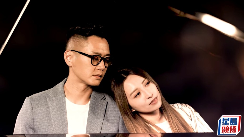 張振朗與「聲夢」學員潘靜文翻唱林子祥的經典《似夢迷離》。
