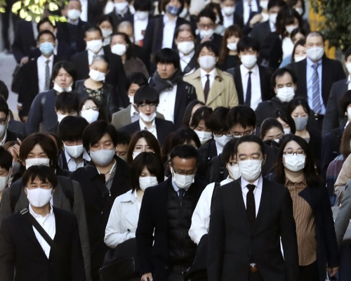 東京上周單日確診近400宗。AP圖片