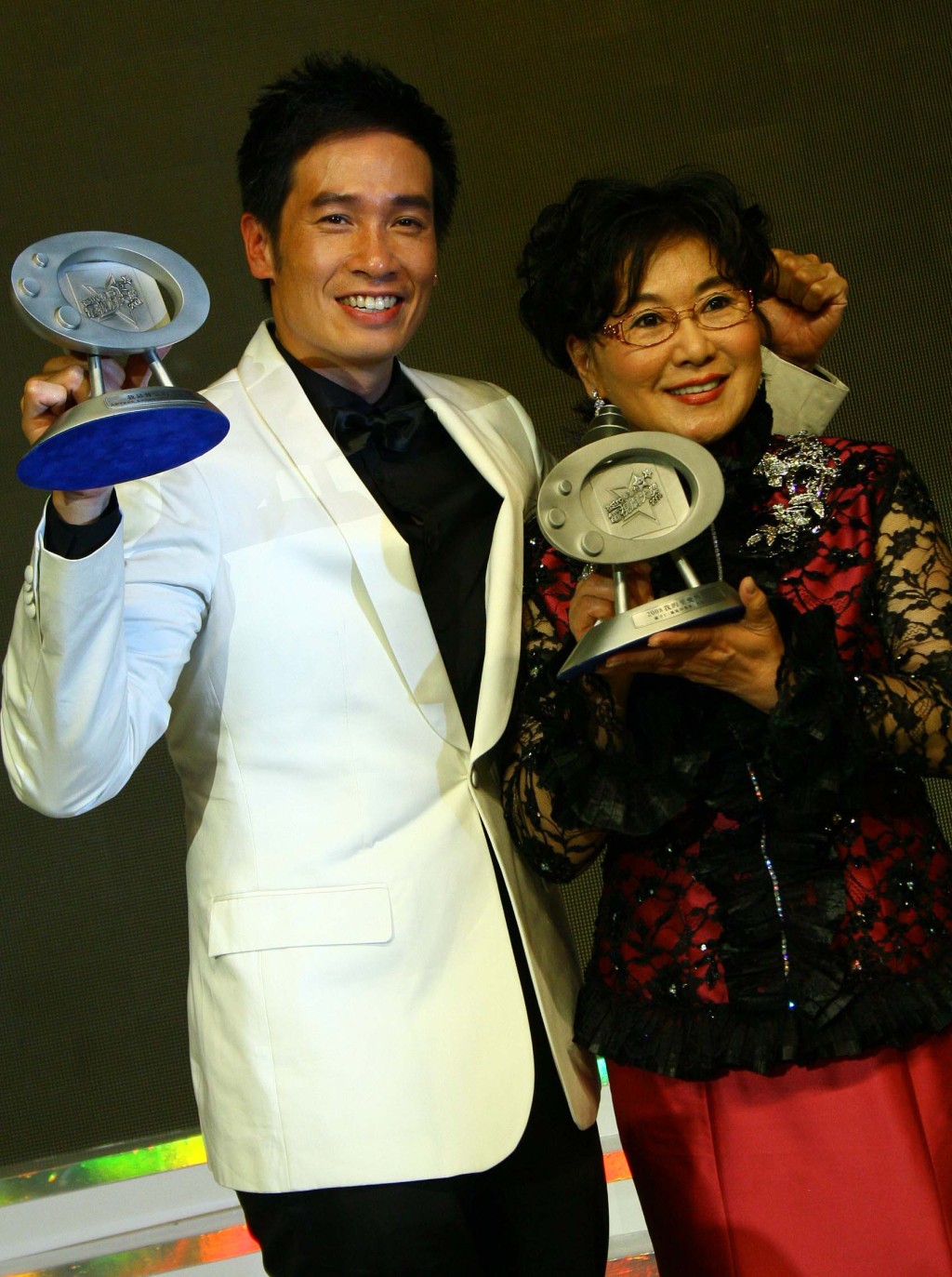 陳豪與李司棋曾在《2008年Astro華麗台電視劇大獎》中，憑《溏心風暴》奪「我的至愛男主角」、「我的至愛角色」獎；李司棋亦憑同劇奪「我的至愛女主角」、「我的至愛角色」獎。
