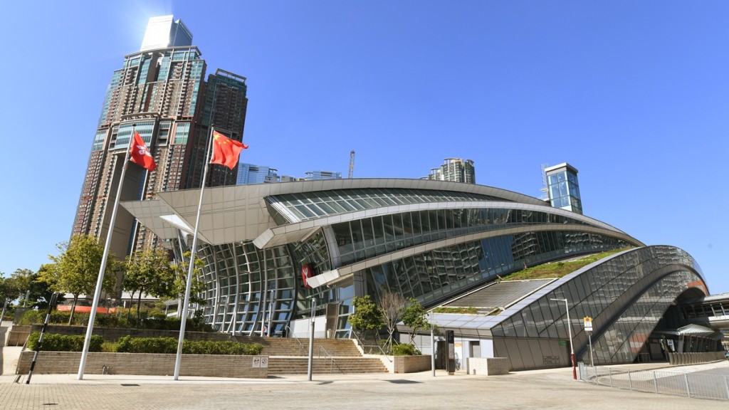 港鐵表示將會在鐵路復運3日前，開放高鐵車站及網上售票服務。資料圖片