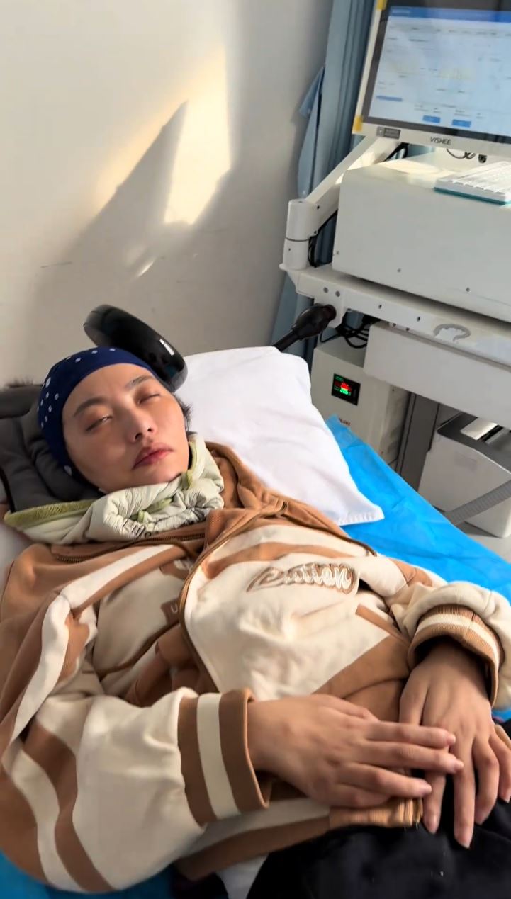 因齐患罕见的脑干脑炎，李先生夫妻变成瘫痪，李太更小产。抖音