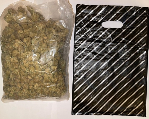 警方行動中，檢獲超過2公斤懷疑大麻花及約950克懷疑海洛英，總市值約150萬元。警方提供