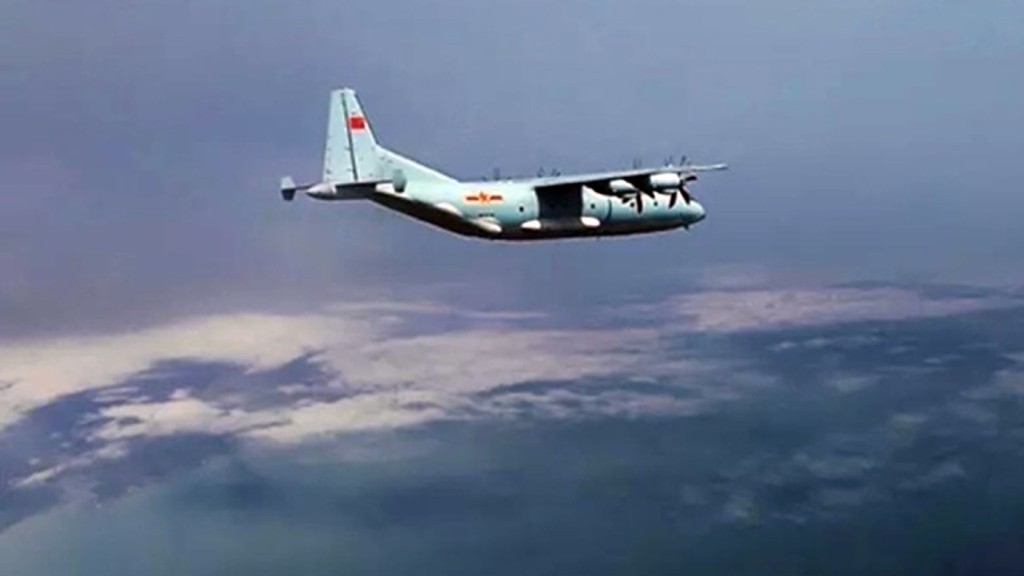 中国解放军空军「运9」从四川飞向南海。网上图片