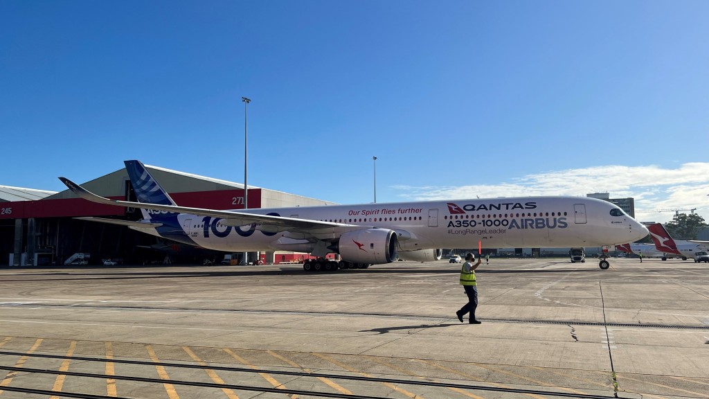 澳洲航空（Qantas）特制空中巴士A350-1000执行“悉尼直飞伦敦”超长程航班。 路透社