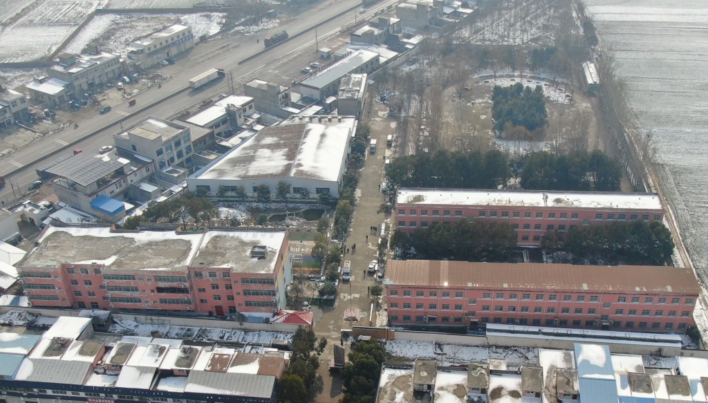 1月20日拍攝的事發的河南省南陽市方城縣獨樹鎮硯山鋪村英才學校（無人機照片）。 新華社