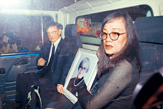 ■姚莉的安息礼拜昨日举行。