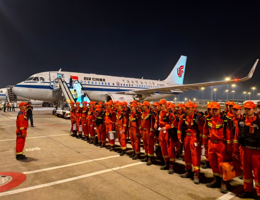 中国救援队由北京市消防救援总队、四川省消防救援总队专业搜救力量组成，曾多次参与重特大灾害事故救援工作。 新华社