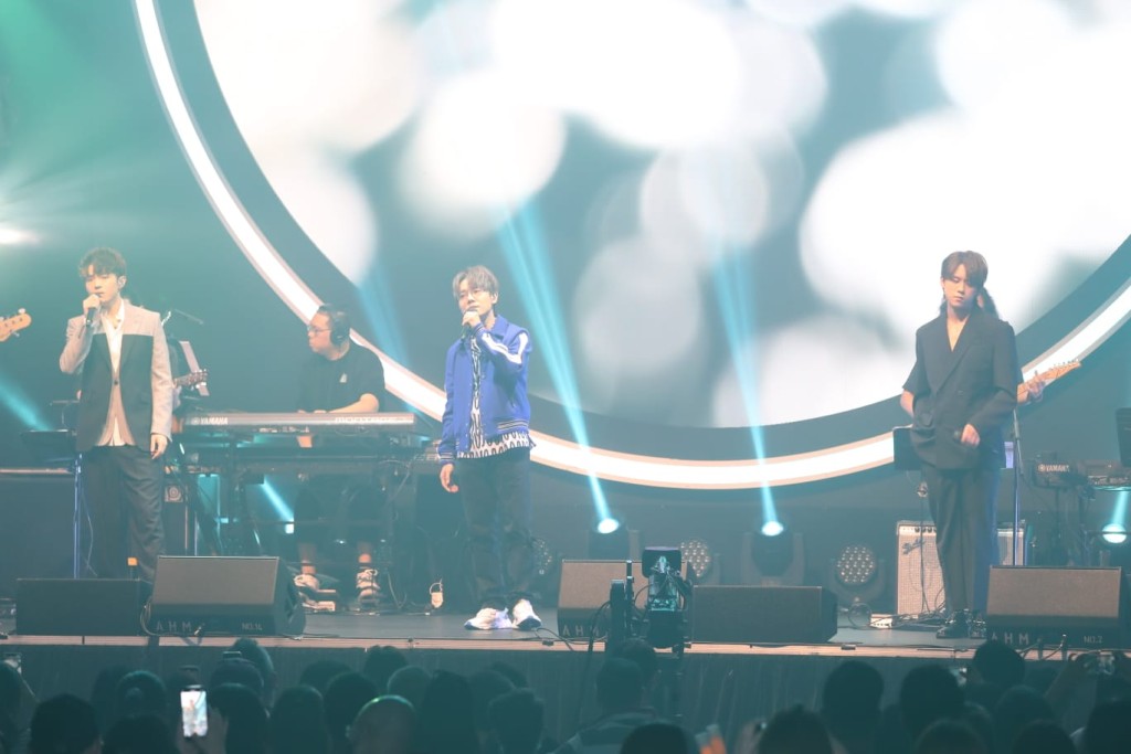 姜濤、林家謙和Ian齊齊合唱《The Best Is Yet To Come》。