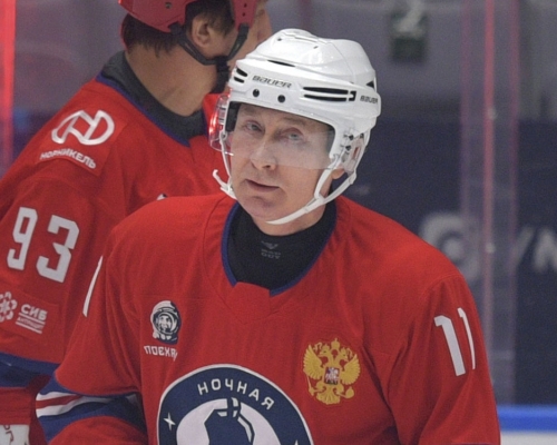 普京參加全俄夜間冰球聯賽，一人獨進8球。AP圖片