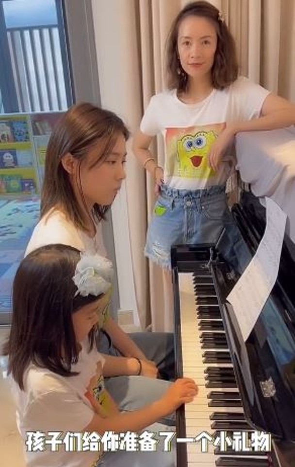 章子怡對繼女的音樂才華相當自豪。