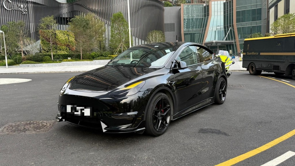 警方「放蛇」打擊白牌車 拘將軍澳及牛頭角兩司機。警方圖片