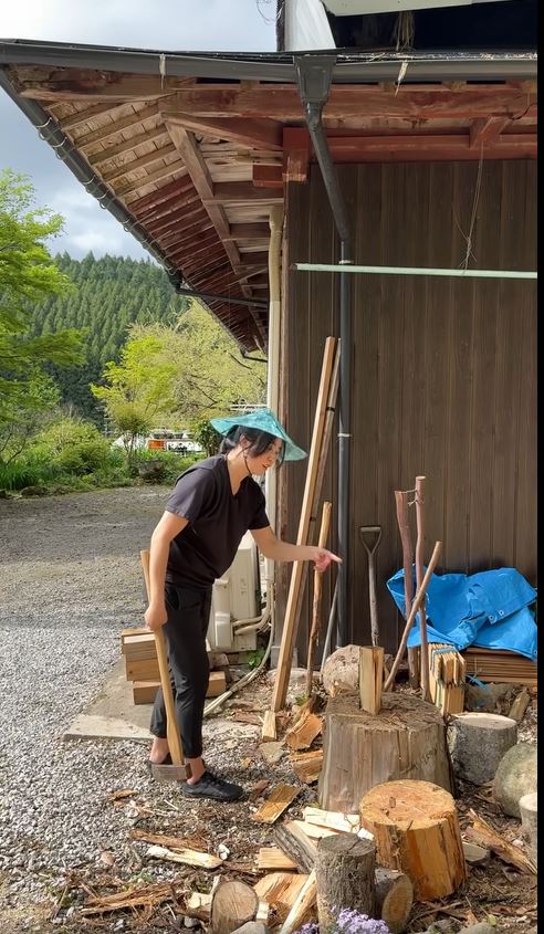 蒙嘉慧分享日本劈柴生活。
