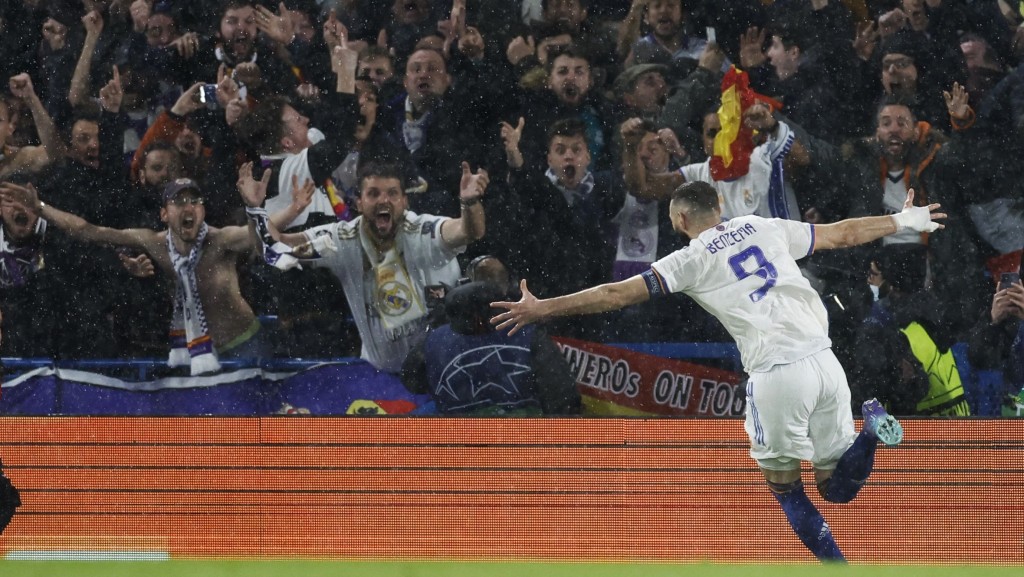 宾施马连中三元，疯狂庆祝。 Reuters