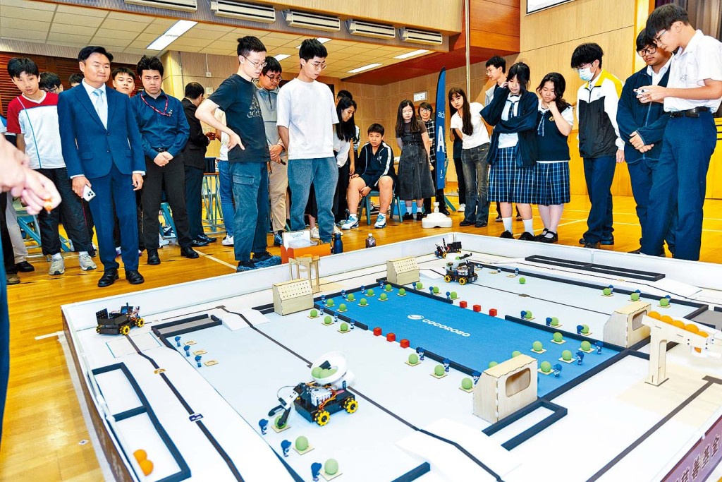 「城市小英雄INNOBOT 2025」中小學聯校STEM/AI比賽大合照。 「城市小英雄INNOBOT 2025」中小學聯校STEM/AI比賽大合照。
