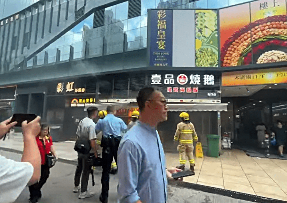 燒味店冒出濃煙。fb：陳小明