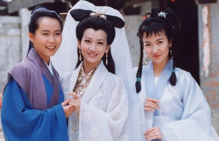 葉童在《新白娘子傳奇》反串扮許仙，和趙雅芝飾演的白素貞成為經典。