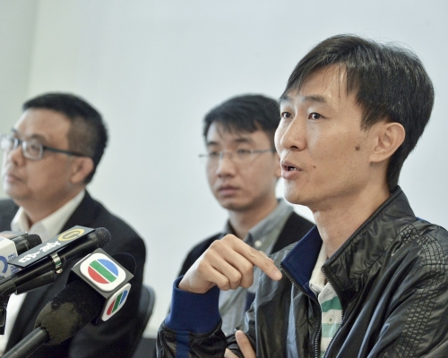 社协干事彭鸿昌(右)。