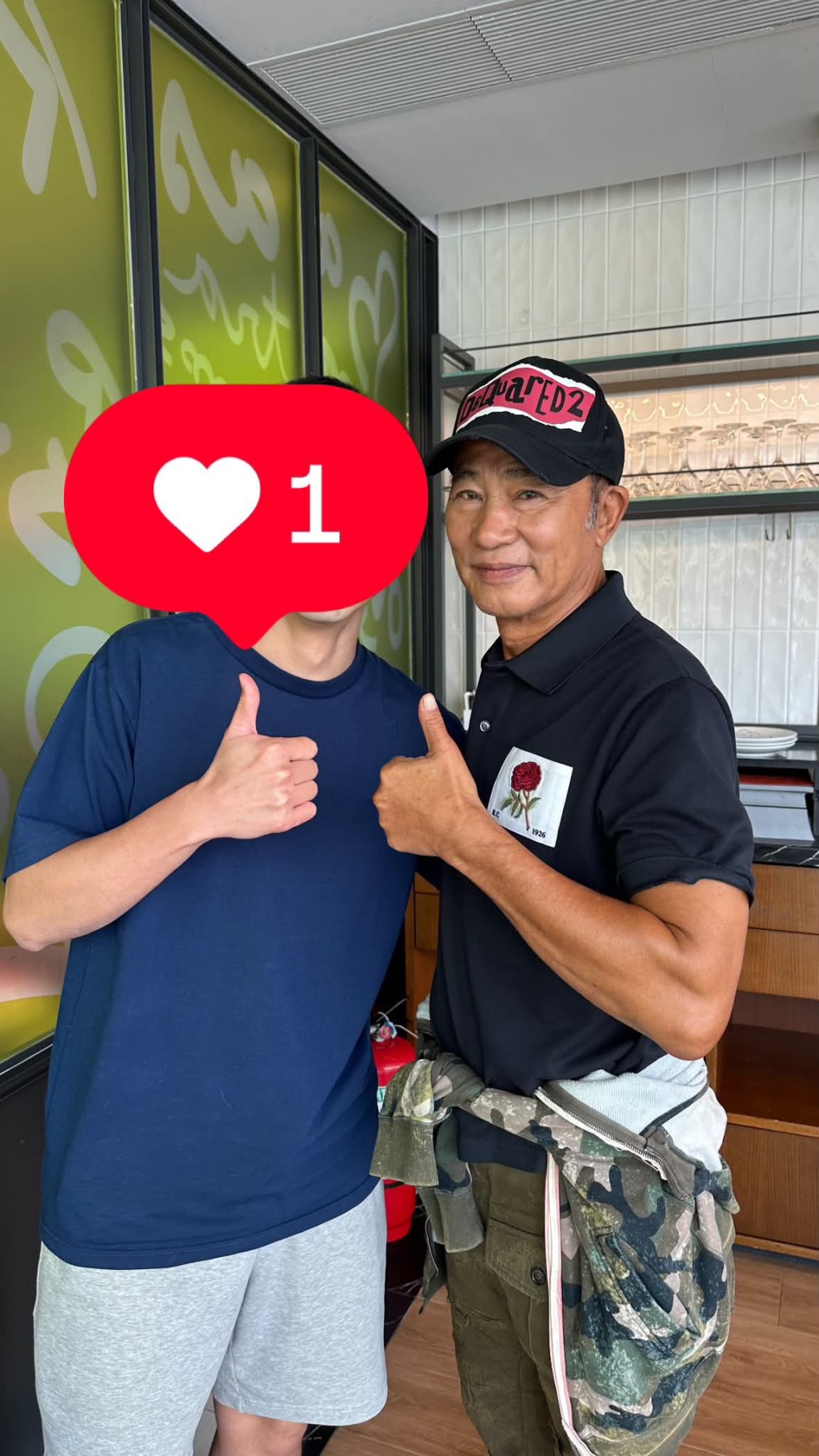 任達華停車場初見網民主動畀Like。 任達華停車場初見網民主動畀Like。