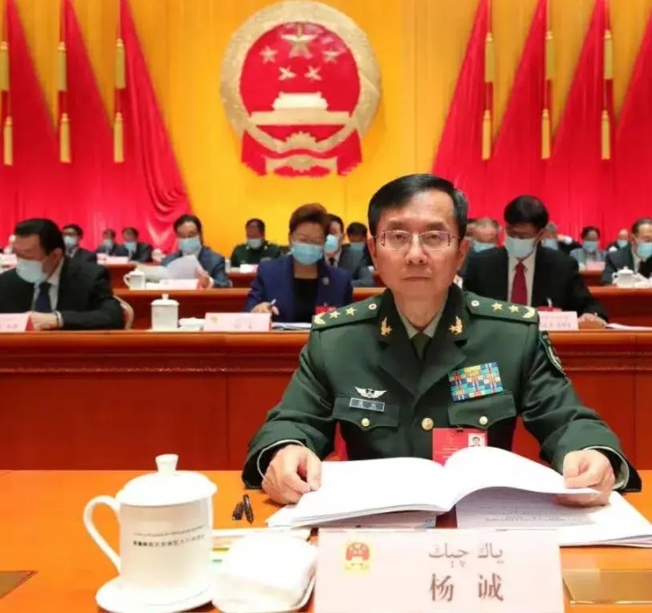 新疆軍區政委楊誠中將未參加接見活動。網圖
