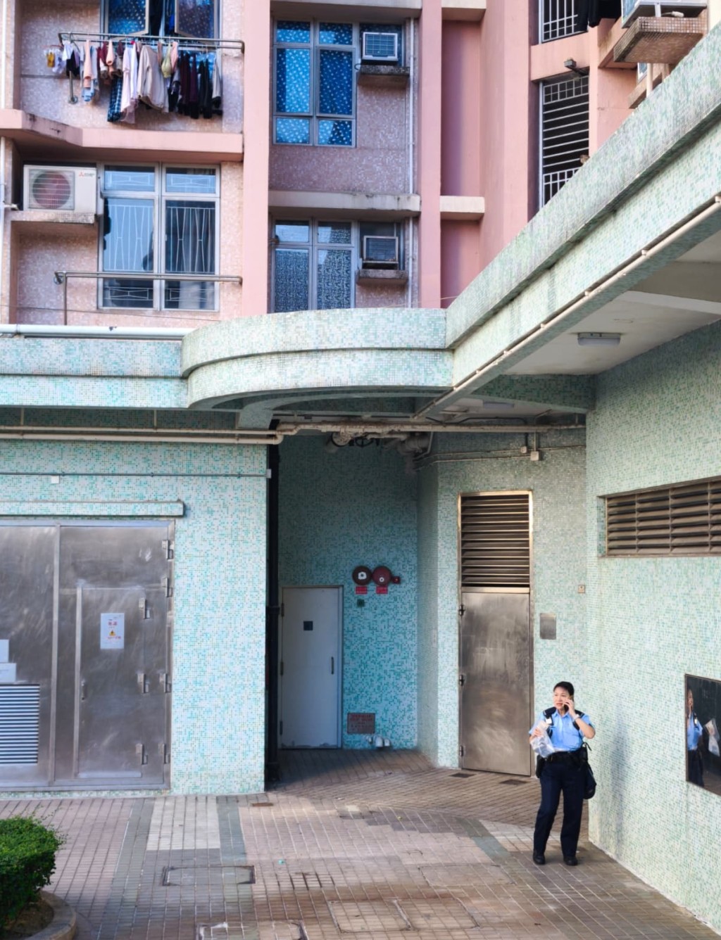 警員在場調查。區議員張琪騰提供圖片 警員在場調查。區議員張琪騰提供圖片