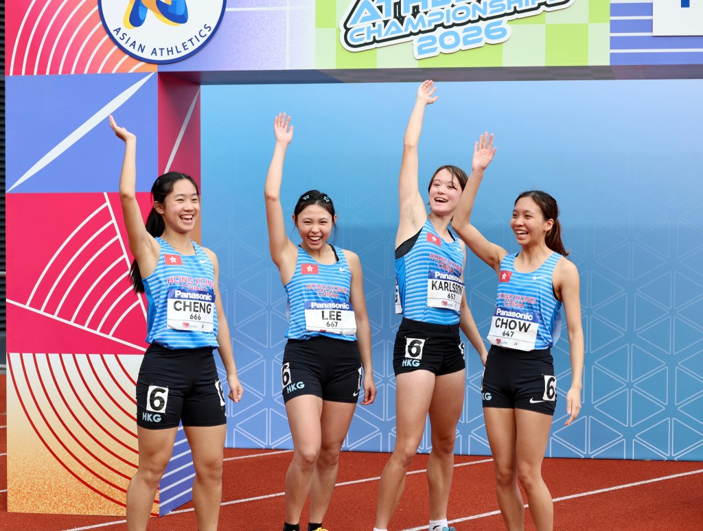4位4x400米接力跑成員，包括鄒子蕎（右起）、徐穎恩、李紫瑤及鄭芷殷出場時顯得輕鬆。徐嘉華攝