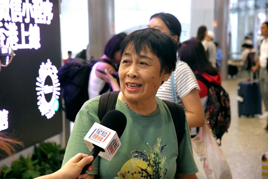 何女士表示,今次趁着國慶中秋長假期,特意過來探望弟弟。何健勇攝 何女士表示,今次趁着國慶中秋長假期,特意過來探望弟弟。何健勇攝