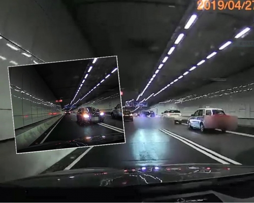 私家車亮起死火燈逆線行駛。網圖