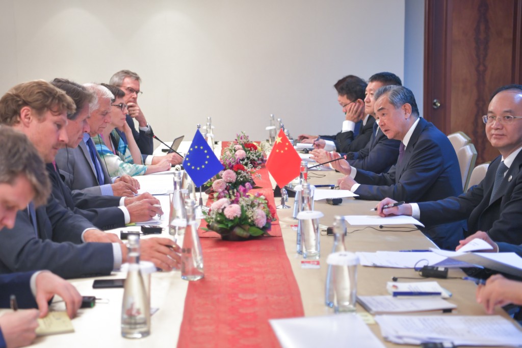 王毅会见欧盟外交与安全政策高级代表博雷利。新华社图片