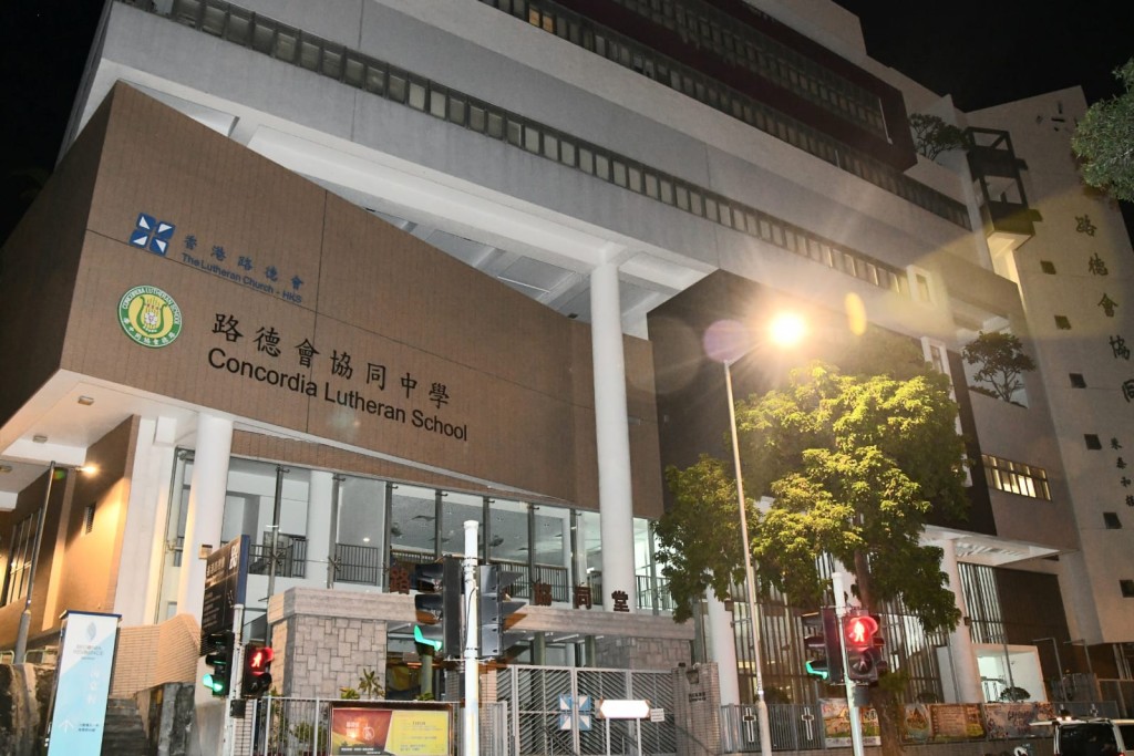 石硤尾女學生返校墮樓身亡。