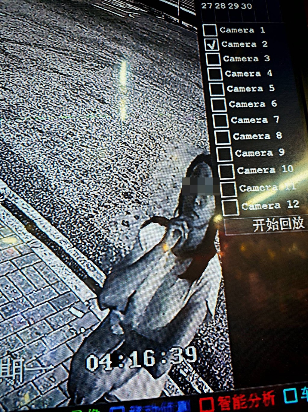 女子於凌晨起偷衣包。fb:馬路的事討論區 女子於凌晨起偷衣包。fb:馬路的事討論區