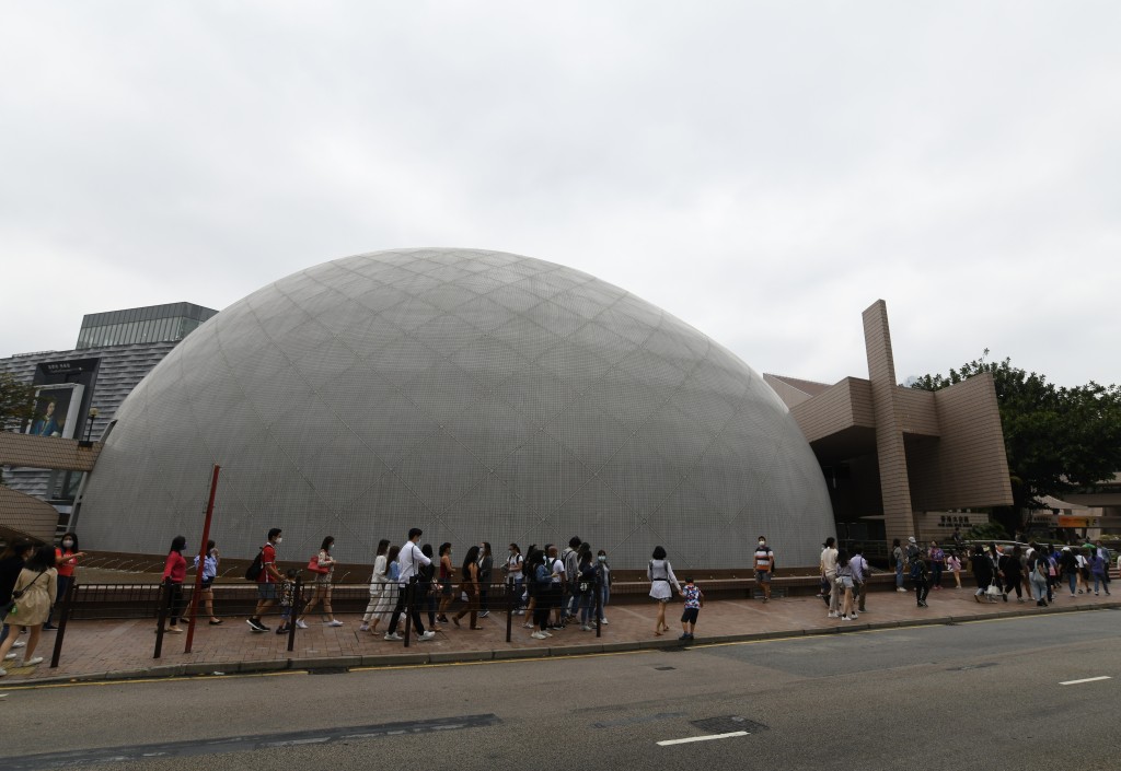 曾上太空吉祥物等文創品等周三起在太空館展出。資料圖片