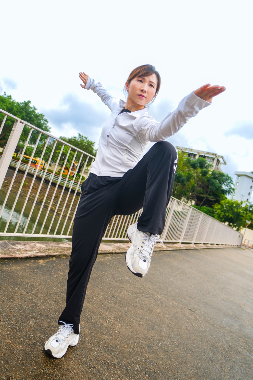 莫宛螢表示對舞蹈絕不陌生。 莫宛螢表示對舞蹈絕不陌生。
