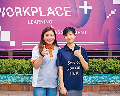 陳子珊（左）與李芷珺分別投身建造工程及機電行業，獲選為今屆「VTC傑出學徒獎勵計畫」的得獎者。職訓局提供