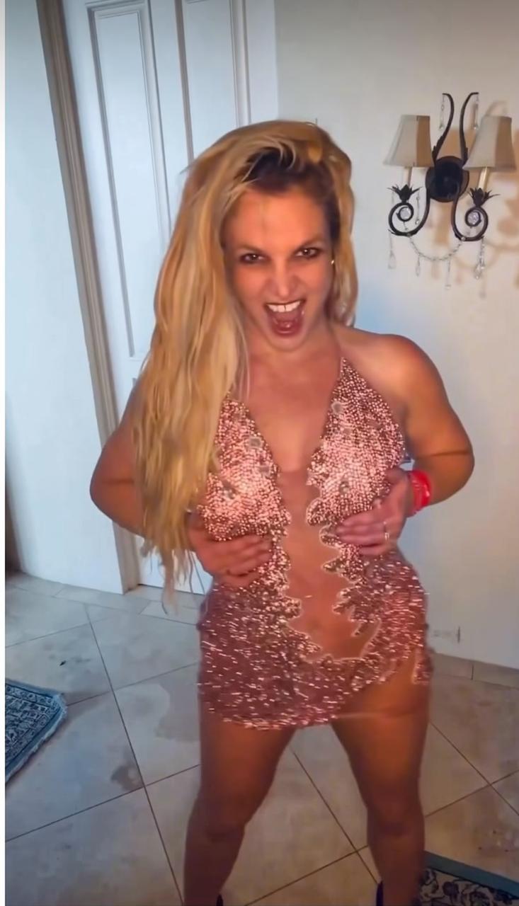 知情人士指Britney當時只是想知車龍還要塞多久，其精神狀態很好。