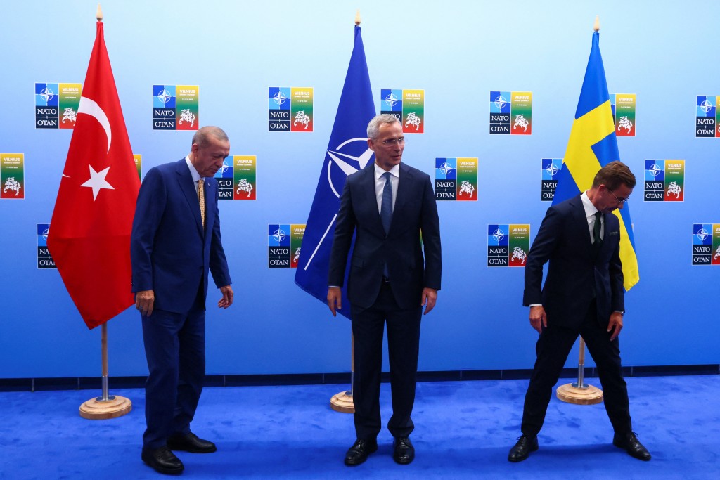 北约秘书长斯托尔滕贝格、土耳其总统埃尔多安与瑞典首相克里斯特松会晤。路透社