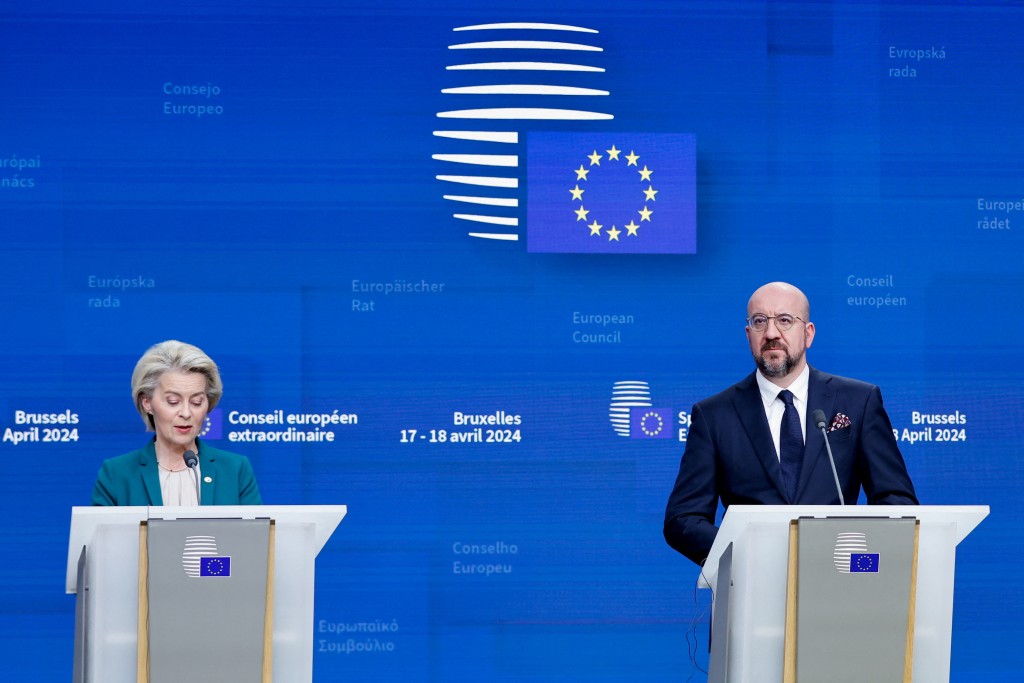 歐盟理事會主席米歇爾和歐盟委員會主席馮德萊恩（左）。路透社