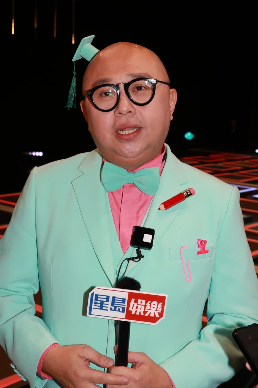 胡定欣今早（10月6日）宣佈與醫生男友陳健華（Akin）結婚，《攻你上大學》主持人林盛斌是兩人「媒人」，他表示今早接獲胡定欣私訊，稱十分窩心。 