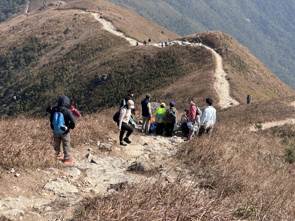 鳳凰山有不少登山人士。梁國峰攝