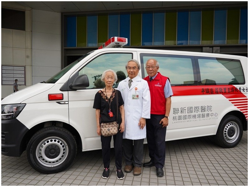 王婆婆捐救護車。網圖