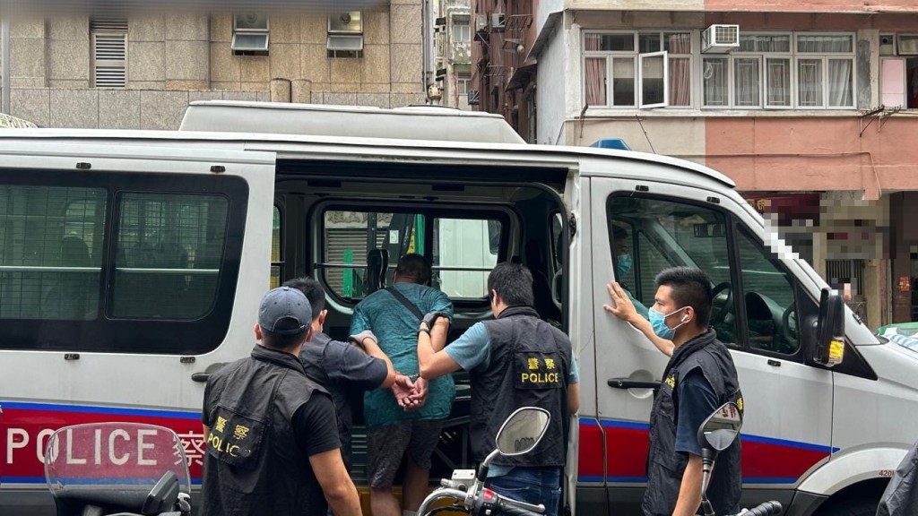 涉販毒男子被捕帶署。