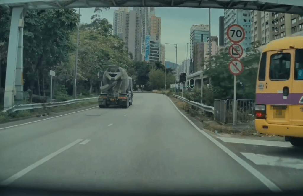 所幸尾隨車輛及時收慢，未釀成嚴重意外。