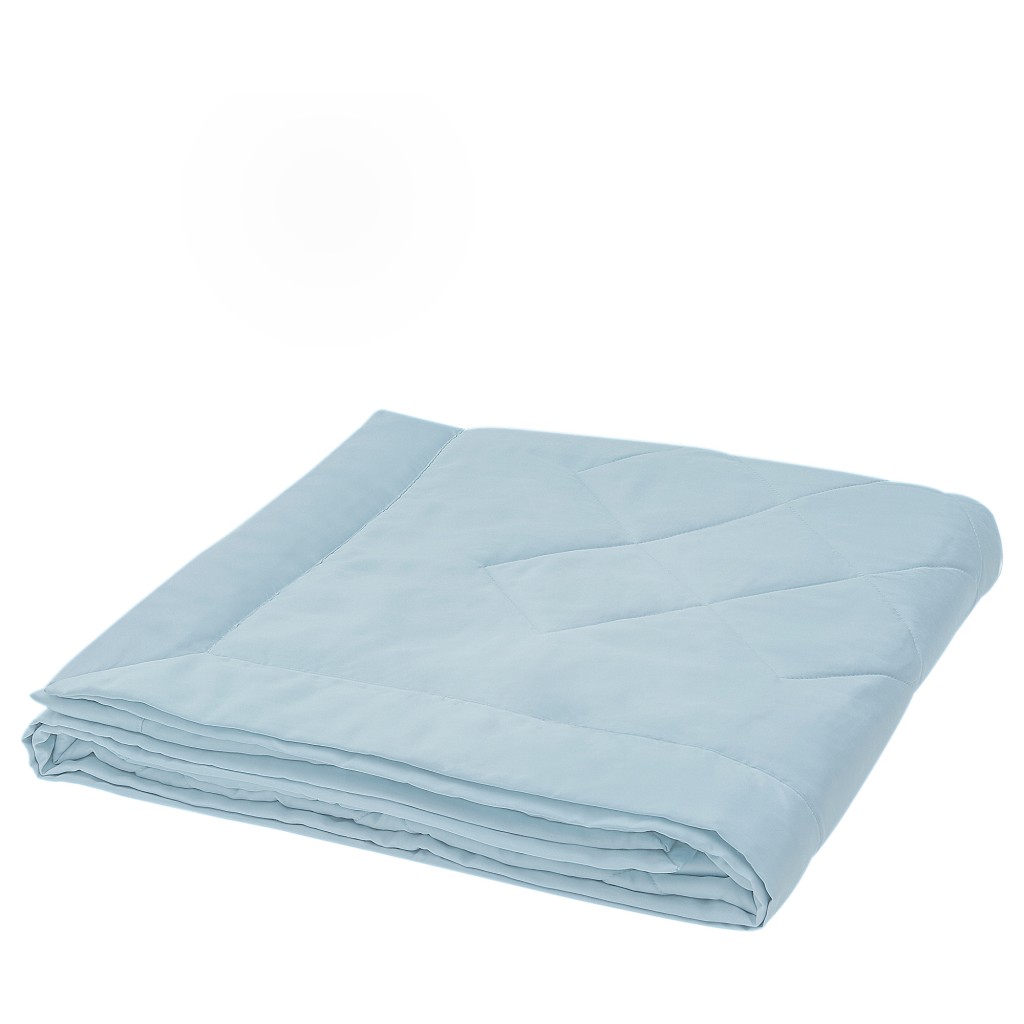 Blanepeta涼被以尼龍纖維製成，質感平滑柔軟，以達致透氣排汗的效果。